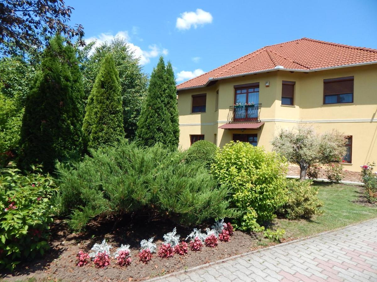 Voelgy Apartman Eger Exterior foto